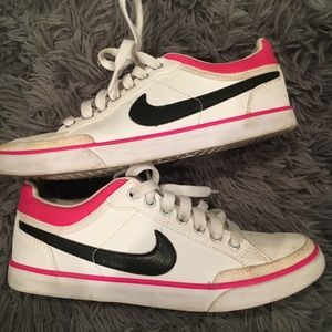 Women’s Nike sneakers